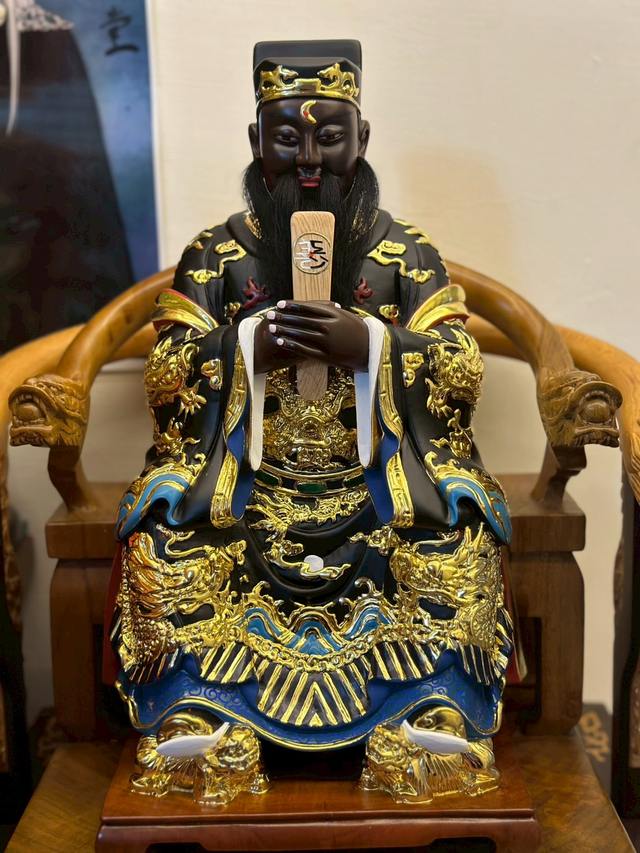 閻羅天子神尊聖像，黑面長髯，官帽持笏